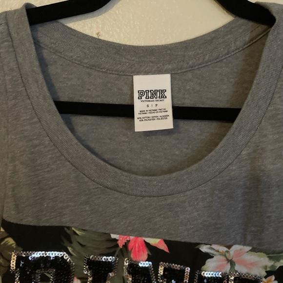 💥RARE💥 NWOT never worn tropical print sequin VS PINK top - Picture 3 of 3